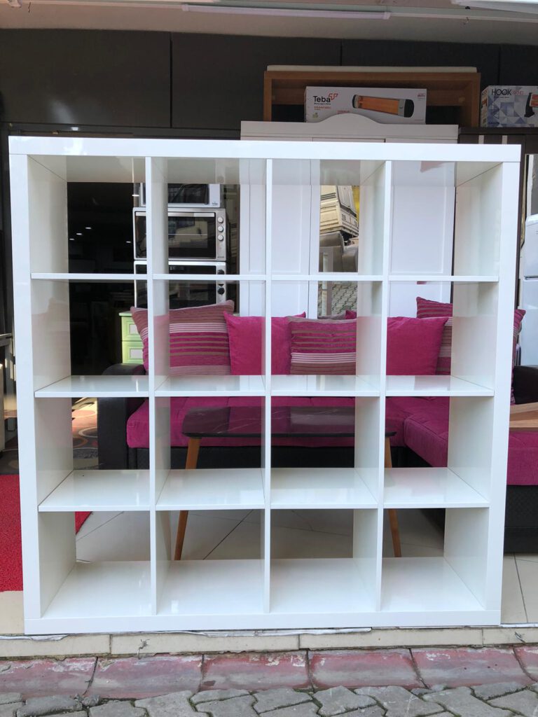 İKEA BEYAZ KİTAPLIK