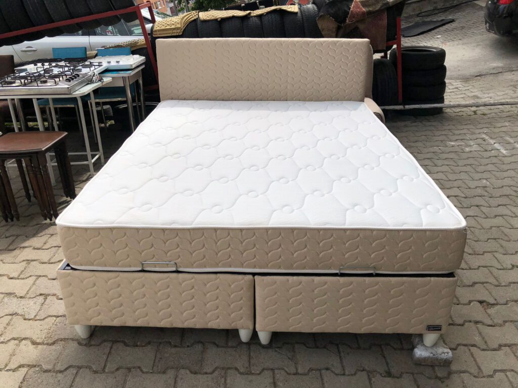 SIFIR AYARINDA ÇİFT KİŞİLİK YATAK BAZA BAŞLIK