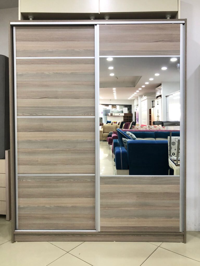 Sıfır Ayarında Sürgülü Temiz Gardrop