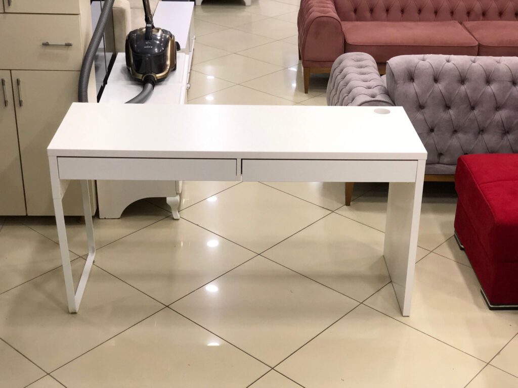 iKEA MiCKE ÇALIŞMA MASASI