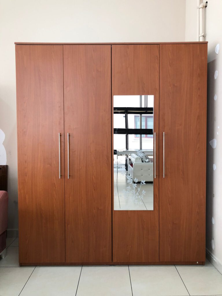 İKİNCİ EL 4 KAPAKLI GARDIROP